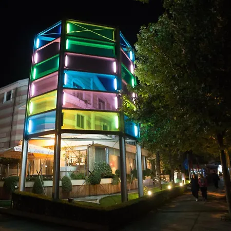 Diplomat & מלון טיראנה