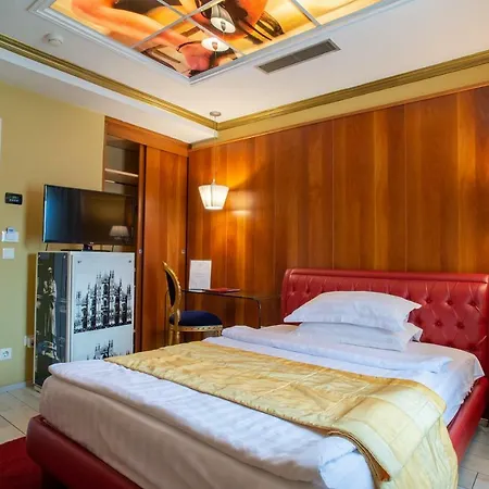 Diplomat & 4* Tirana