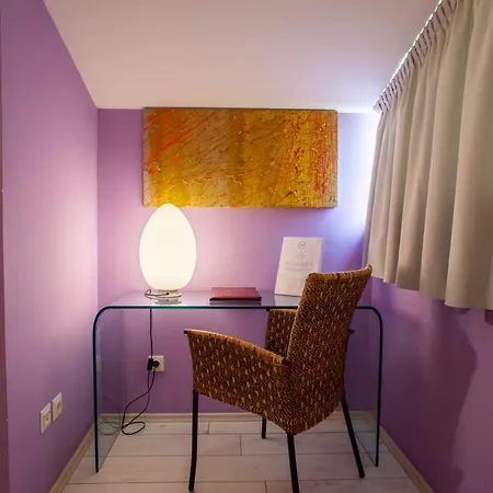 Diplomat & טיראנה