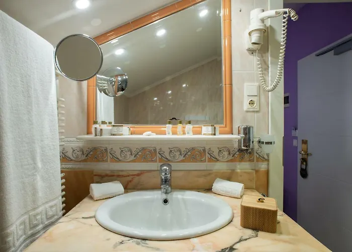 Diplomat & 4* Tirana