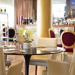 Hotel Diplomat &