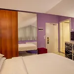 Diplomat & Hotel