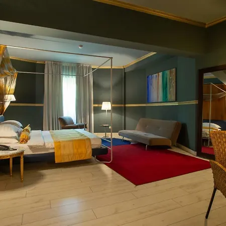 Diplomat & 티라나