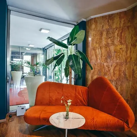 Diplomat & 4* 티라나