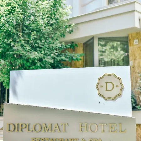 Diplomat & 4* Tirana