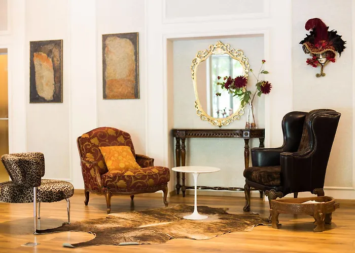 Hotel Diplomat & Tirana