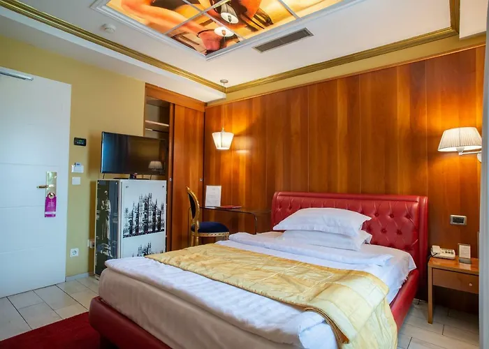 Diplomat & 4* Tirana