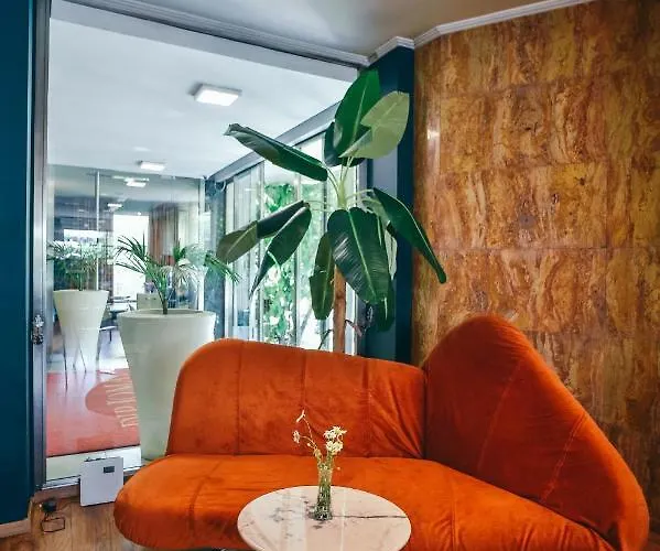 Diplomat & 4* Tirana